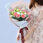garden-bloom-hand-bouquet